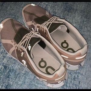 Cloud women’s size 8 shoes